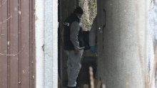 [FOTO] Pronađeno tijelo nepoznatog muškarca na Knežiji. Policija: Ima vidljivu ozljedu