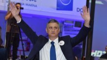 Karamarko: HDZ neće dopustiti propadanje Hajduka