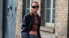 Klasično i tako chic: Traperice u ovoj boji vrući su modni trend ove godine