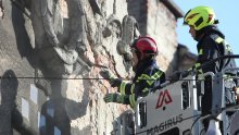 [FOTO/VIDEO] Skoro dvije godine od potresa vatrogasci još uvijek uklanjaju opasne fasade