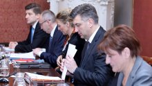 Vlada raspisala lokalne izbore, založila dionice Končara i HT-a za kredit Borovu