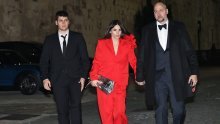 U moćnom crvenom odijelu Viktorija Rađa nije mogla proći nezapaženo na vjenčanju Hane Huljić i Petra Graše