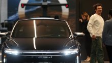 [FOTO] Orlando Bloom se počastio novim automobilom, pogledajte koje električno čudo je kupio