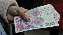 Ruska valuta naglo pala, središnja banka odgodila kupnju stranih valuta