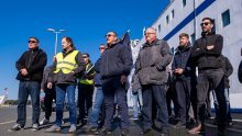 Prosvjed pomoraca Jadrolinije u Gaženici: Pregovaramo već desetljeće