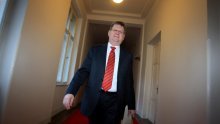 Sindikati: Mrsić nam priprema 'zakonski tsunami'!