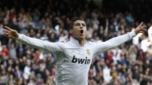 Ronaldo vodi u pogocima, Messi u trofejima