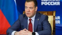 Medvedev se narugao Macronu, Scholzu i Draghiju: Ljubitelji žaba, kobasica i špageta vole posjećivati Kijev