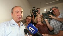 Vlada se mora urazumiti oko škverova