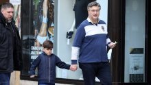 U sportskom izdanju: Premijer Andrej Plenković uživao u šetnji sa starijim sinom