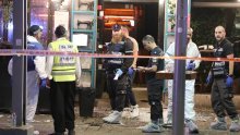 Najmanje dvoje ljudi poginulo u pucnjavi u Tel Avivu; policija upozorila građane: Ne izlazite iz svojih domova. Ne izlazite na balkone