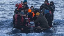 Britanija i Francuska potpisale sporazum za borbu protiv ilegalnih migracija, na plažama će patrolirati 40 posto više žandara