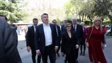 [FOTO] Milanović popio kavu na Korzu i obišao riječko Sveučilište: 'S radošću promatram vaš razvoj'