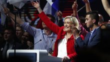 [FOTO/VIDEO] Le Pen oduševljenom mnoštvu: 'Na ovim se izborima elita bori protiv naroda'