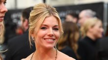 Svjetski tabloidi, ali i preljubničke veze umalo su joj uništili život: Sienna Miller ponovno je u središtu jednog skandala, ovoga puta sasvim opravdano