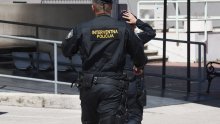 [VIDEO] Policija objavila snimku uhićenja ekipe koja je muškarca u Zagrebu vozila u prtljažniku i natjerala ga da si iskopa grob