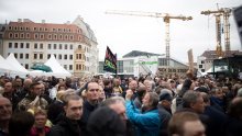 Angela Merkel žestoko izviždana i izvrijeđana u Dresdenu