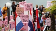 [FOTO/VIDEO] Mještani Ilovika na nogama zbog dogradnje luke Mrtvaška: 'Vratite nam život, vratite nam brod!'