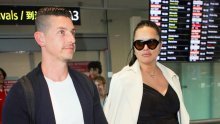 Neprepoznatljiva manekenka: Trudna Adriana Lima uvukla se u pripijeni kombinezon