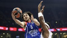 [FOTO] Anadolu Efes obranio titulu prvaka Europe; u ratničkoj utakmici turska je momčad bila bolja od Real Madrida