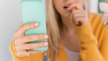 Imate problema sa spavanjem i koncentracijom, stalno ste uznemireni? Evo što 'doomscrolling' može imati s time