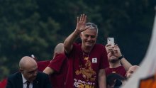 [VIDEO] Pojavila se snimka s Romine proslave osvajanja Konferencijske lige. U glavnoj ulozi je vozač autobusa Jose Mourinho