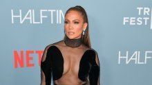 Ukrala je svu pozornost: Jennifer Lopez u izazovnoj haljini malo toga je ostavila mašti