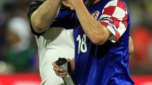 Olić uspješno operiran, mjesec dana 'out'