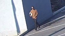 Prepoznajete li osobu s fotografije? Policija je traži zbog pljačke kod Šibenika