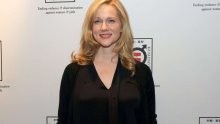 Glumica Laura Linney dobila sina