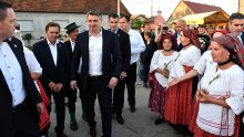 Zoran Milanović otvorio u Babinoj Gredi 10. festival 'Bećarfest'