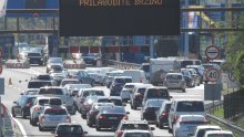 Kilometarske kolone od Zagreba prema moru, pogledajte gdje su najveće gužve