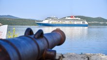 [FOTO] Neum bijesan zbog usidernog kruzera: 'Čestitke kapetanu. No nije riječ o brodu. Pogledajte, je li ovo prirodno?'