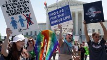 Vatikan ima poruku za aktiviste protiv pobačaja u SAD-u: 'Biti za život uvijek znači i braniti ga od prijetnje vatrenim oružjem'
