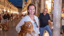 Ovakvu je rijetko viđamo: Iva Majoli u opuštenom izdanju prošetala Stradunom