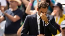 Roger Federer u odijelu izašao na centralni teren Wimbledona pa kroz suze priznao: Nadam se da ću još jednom zaigrati ovdje...