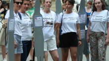 Na Zrinjevcu održan prosvjedni skup solidarnosti s građankama SAD-a u otporu ukidanju prava na pobačaj