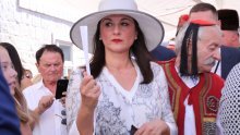 Prva dama zvala je vlasnicu Hanza medije kako bi zaustavila tekst