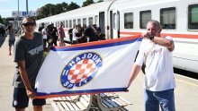 [FOTO] Bili vlak s Hajdukovim navijačima na putu je za Zagreb; policija intervenirala već u Splitu, jer bilo je nedozvoljenih sredstava