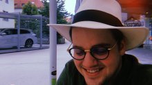 Redatelj 'Uklete Hedde', Rok Pečečnik: 'To je predstava koja bježi od emocije, ali i od diskurzivnih nameta. Od ideologije, pa i od morala'