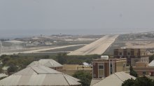 [VIDEO] Avion se srušio pri slijetanju u Somaliji, preživjelo svih 30 putnika