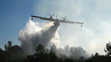 Požar u Hercegovini se oteo kontroli, hrvatski kanader krenuo pomoći u gašenju