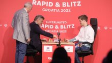 [FOTO/VIDEO] Plenković zaigrao šah na otvaranju turnira pa poručio: 'Ne politiziram šah, ali Kasparov je godinama govorio o štetnosti ruske politike'