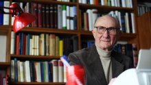 U 94. godini života preminuo akademik Viktor Žmegač