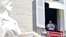Papa Franjo: Ekstremni vremenski uvjeti su Zemljin 'krik agonije'