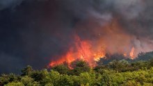 [FOTO] Situacija u Sloveniji sve gora, evakuirano 15 sela: 'Na nekim mjestima sve je izgorjelo. Izgleda kao da si sletio na Mars'