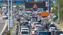 [FOTO/VIDEO] Gužve na cestama: Pojačan promet na važnijim autocestama, pred Svetim Rokom kolone
