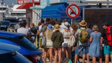 [FOTO] Trajekti u splitskoj luci dupkom puni, Jadrolinija očekuje više od 75.000 putnika