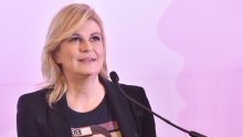 Kolinda Grabar Kitarović osvanula u ljetnom izdanju, a svu pažnju ukrala je efektnom bluzom