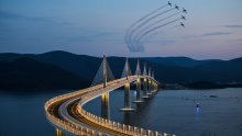 [VIDEO/FOTO] Pogledajte spektakularan let Krila Oluje iznad Pelješkog mosta